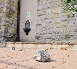 Crollo di pietre dal campanile
A Giubiano è allarme sicurezza