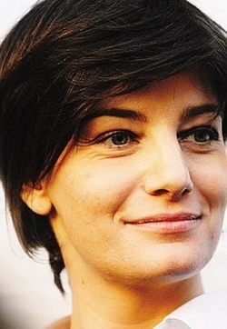 Dagospia “pizzica” Lara Comi 
La  diaria post-Ballarò diventa un caso