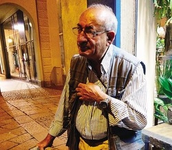 Dene, 77 anni, ha perso tutto
«Mi lavo al McDonald’s»