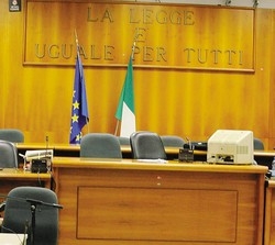 Due anni di minacce al suo ex
Stalker in rosa finisce in Aula