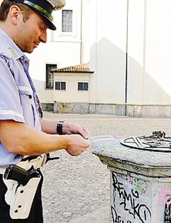 È allarme siringhe
in piazza Battistero