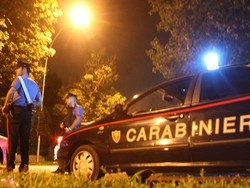 È ubriaco e diventa vandalo
Sfonda il lunotto di un’auto