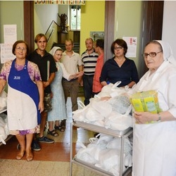 Facebook fa solidarietà
250 uova per i bimbi poveri