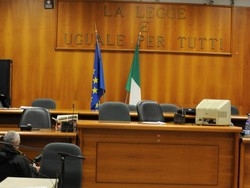 Finisce l’amore “ad alta quota”
Ma si alza in volo lo stalking