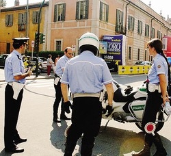 Fontana dice no ai manganelli
«Animi già troppo esasperati»
