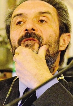 Fontana risale nel gradimento
Ma il voto resta un grattacapo