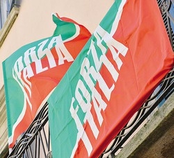 Forza Italia perde altri pezzi
Angelino e Silvio divisi a metà
