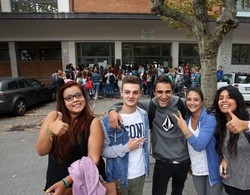 Gli studenti sono già sui banchi
Ma i prof aspettano la cattedra
