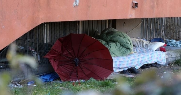 Hotel stazione non chiude per gelo. Senzatetto tra topi e immondizia
