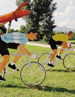 I ciclisti padani sloggiati
spaccano pure il Carroccio