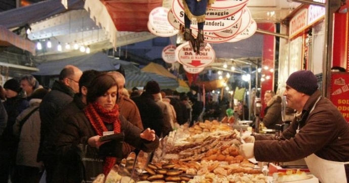 I commercianti del centro
dicono basta ai mercatini