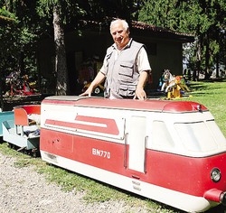 Il capotreno è vicino al capolinea
«Ma il trenino deve rimanere qui»