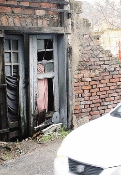Il dormitorio del clochard?
Tra i calcinacci dell’ex garage