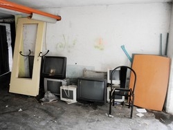 Il garage degli orrori in Aula
Con il video choc delle violenze