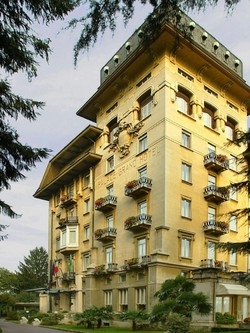 Il Palace Hotel torna al Novecento
Con un picnic in stile croquet-chic