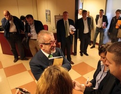 «Il teatro è vostro: varesini, aiutateci»