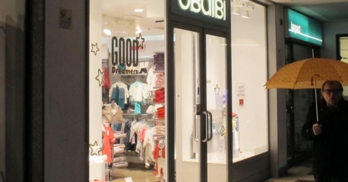 In due nel negozio dei bimbi
Fuga con la cassa e la borsa