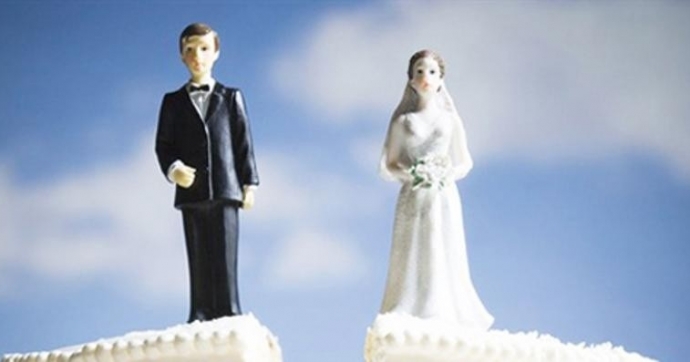 In fila le coppie scoppiate
Il divorzio low cost fa il botto