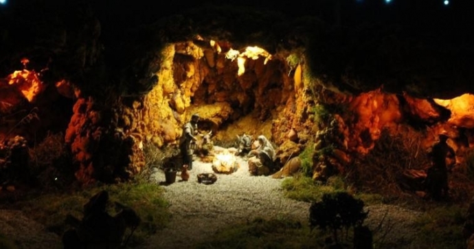 In Galleria Manzoni presepe e fontana
