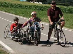 In mille con la handbike
E il lago diventa off limits