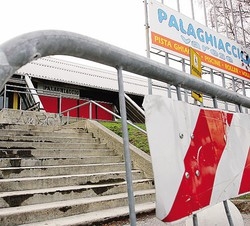 In via Albani tra rabbia e paura
«Dovremo andare in Svizzera?»