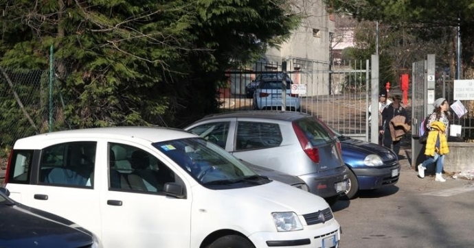 In via Manin addio sosta
Gli studenti a scuola a piedi