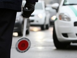 Incidente e paura in via Sacco Auto della Gdf urtata da Volvo