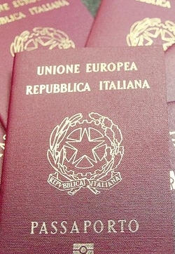 La beffa delle ferie fuori-porta
Il passaporto ci costa il doppio
