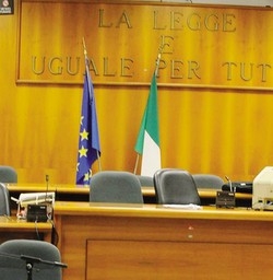 La pipì del micio in Aula
E il  Tribunale va in tilt