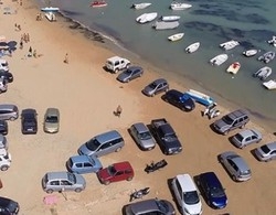 La salata vacanza di un varesino
Parcheggia in spiaggia: insulti e multa