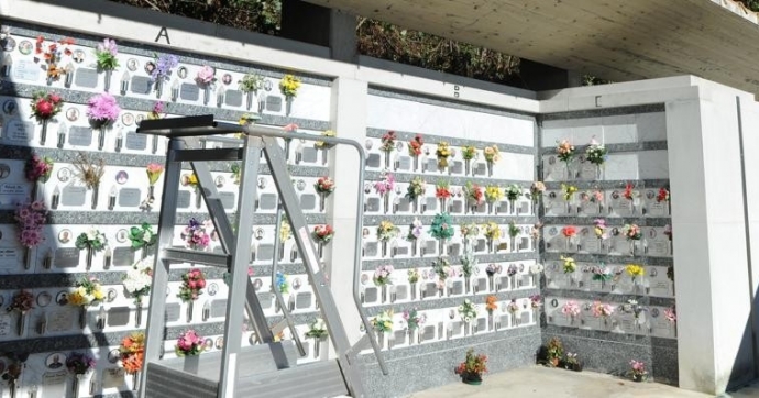 Ladri nel cimitero: dalla tomba c’è chi si ruba pure il presepe