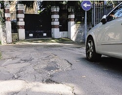 Lettori segugi e giornalisti
«Qui cadono i nostri bimbi»