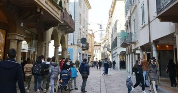 Luci, presepe e mercatini
Natale è già arrivato in città