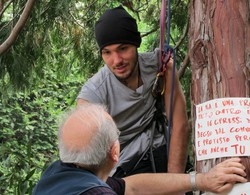 L’uomo dell’albero è stanco
Ieri una visita del medico