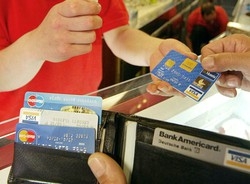 Meno contanti per pagare?
Allora agevoliamo “le carte”