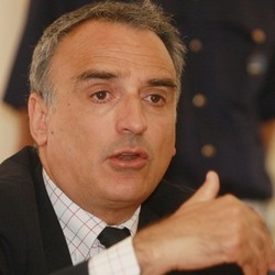 «Mi ha preso per un orecchio»
Ex questore nel mirino del tifoso
