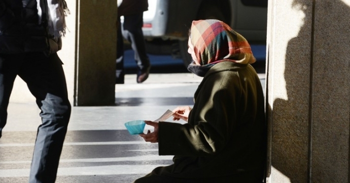 Nei negozi sono come degli attori
E recitano il copione sgancia-euro