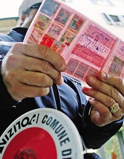 Nuova patente: la rivoluzione
scatena il caos e  costa di più