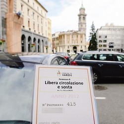 Pass, il Palazzo taglia i privilegi
E li concede a mamme e disabili