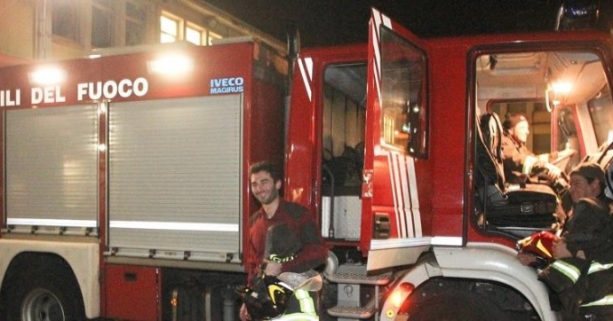 Paura a San Fermo. A fuoco un box