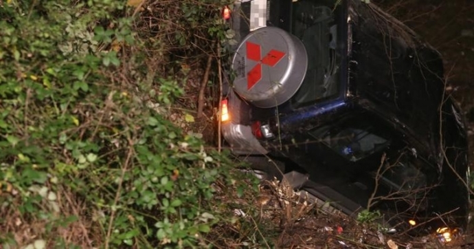 Perde il controllo dell’auto Precipita nella scarpata
