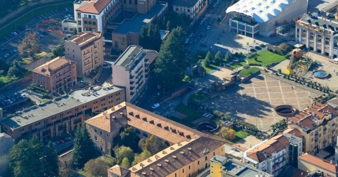 Piazza Repubblica ce la fa?
«Un mese perso: è assurdo»