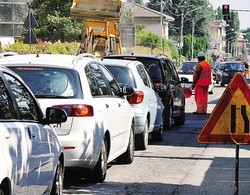 Prima la fogna, poi il nuovo asfalto
In viale Borri si comincia lunedì