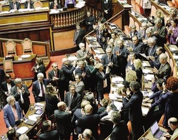 Riforme, Renzi tira dritto
«Non accetto veti»