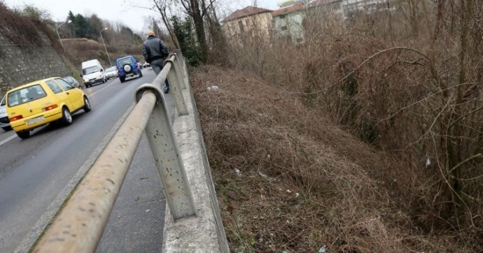 Ritrovata in fondo al dirupo Giallo in viale Belforte