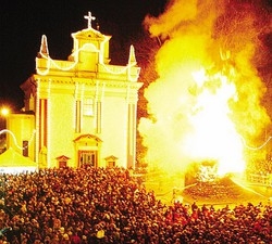 Sant’Antonio “bagnato”
è anche più fortunato
Con il falò dei desideri