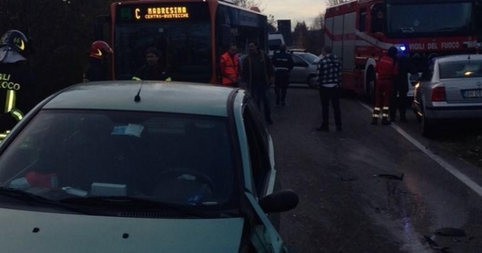 Scontro in centro Varese
Viale Aguggiari bloccato