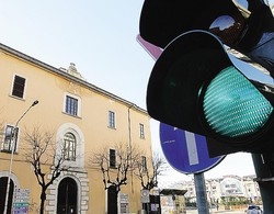 Semaforo verde in centro
Ecco i soldi per la caserma