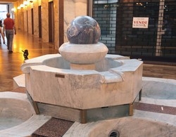 Serrande chiuse per tristezza
In Galleria muore anche il gelato