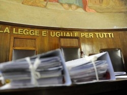 Sesso con la compagna davanti al figlio
E adesso il papà si ritrova in tribunale